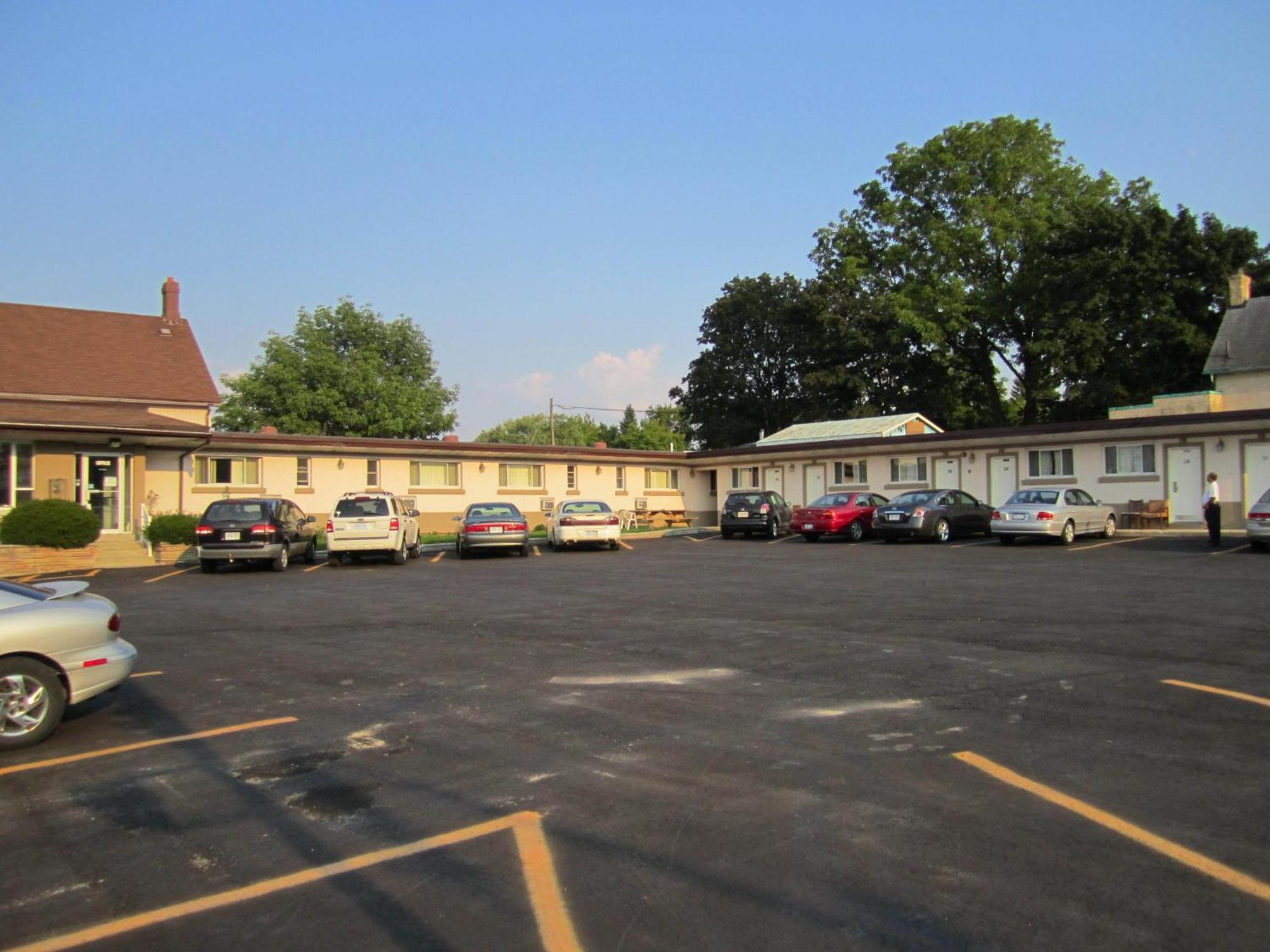 Canadiana Motel Hanover Εξωτερικό φωτογραφία