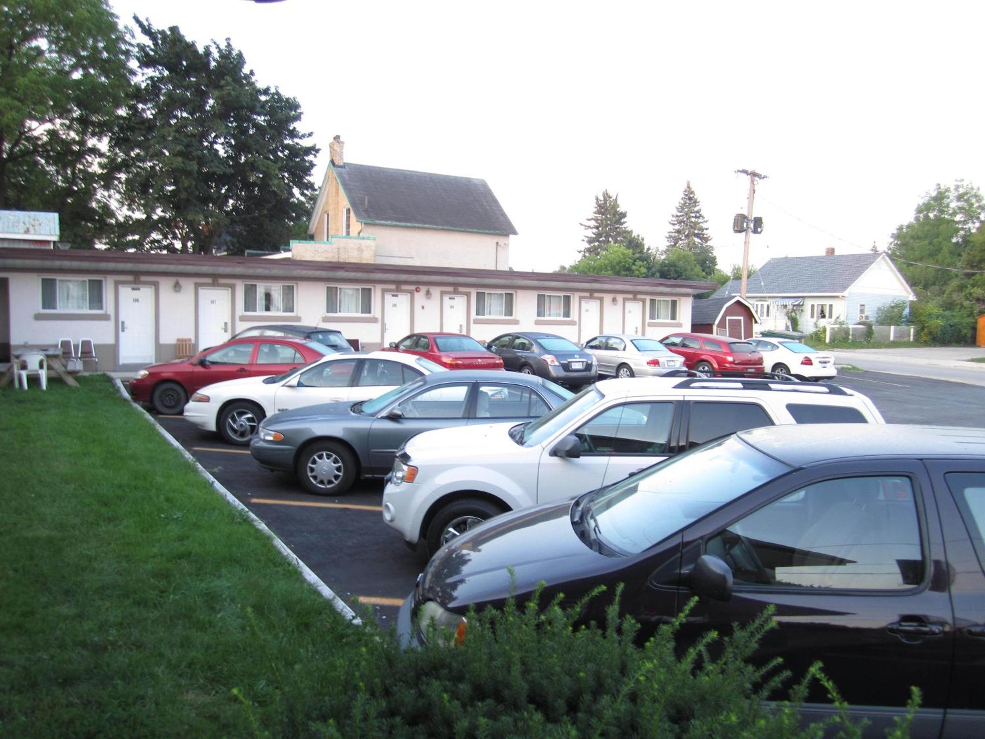 Canadiana Motel Hanover Εξωτερικό φωτογραφία